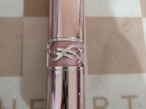 ysl蜜桃色成熟麻豆(成熟麻豆演绎 ysl 蜜桃色，展现独特魅力)